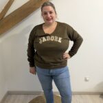 Pull j'adore couleur taupe
