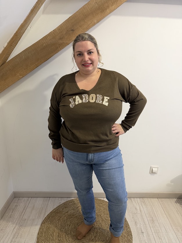 Pull j'adore couleur taupe